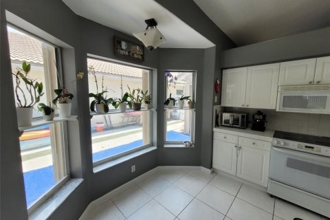 House in Lake Worth, Florida 3 bedrooms, 171.78 sq.m. № 2247920 - photo 8