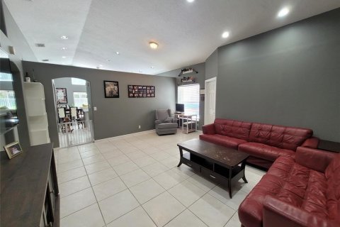 House in Lake Worth, Florida 3 bedrooms, 171.78 sq.m. № 2247920 - photo 9