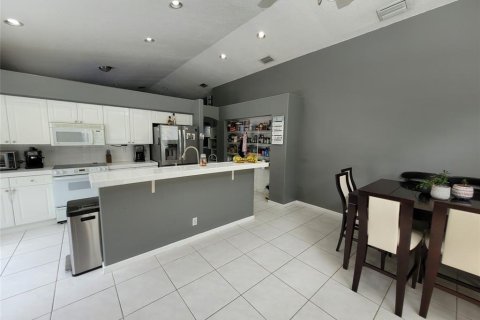 House in Lake Worth, Florida 3 bedrooms, 171.78 sq.m. № 2247920 - photo 4