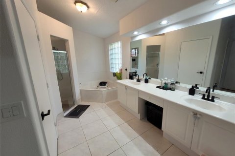 House in Lake Worth, Florida 3 bedrooms, 171.78 sq.m. № 2247920 - photo 17