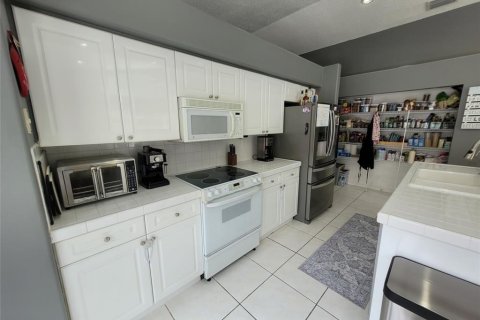 House in Lake Worth, Florida 3 bedrooms, 171.78 sq.m. № 2247920 - photo 3