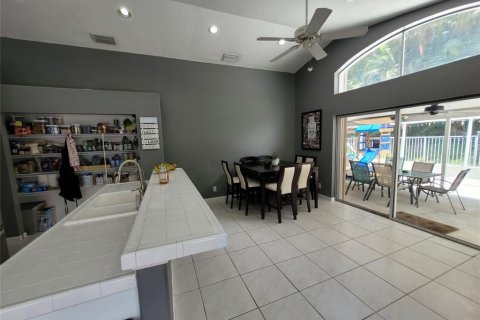 House in Lake Worth, Florida 3 bedrooms, 171.78 sq.m. № 2247920 - photo 5