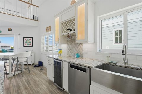 Villa ou maison à louer à Englewood, Floride: 4 chambres, 345.22 m2 № 2142850 - photo 11