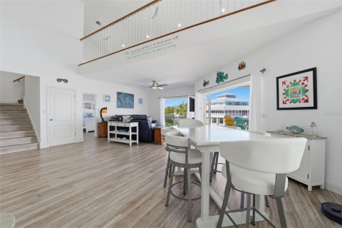 Villa ou maison à louer à Englewood, Floride: 4 chambres, 345.22 m2 № 2142850 - photo 4