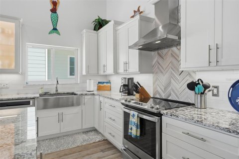 Villa ou maison à louer à Englewood, Floride: 4 chambres, 345.22 m2 № 2142850 - photo 6