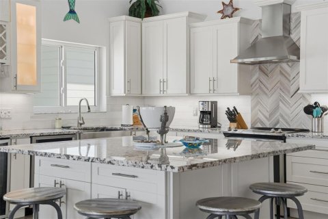 Villa ou maison à louer à Englewood, Floride: 4 chambres, 345.22 m2 № 2142850 - photo 7