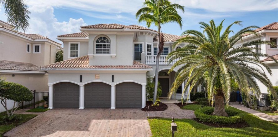 Casa en Hollywood, Florida 6 dormitorios, 459.49 m2 № 1698437