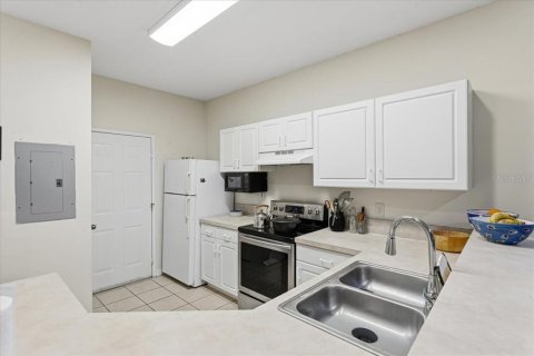 Condo in Newberry, Florida, 2 bedrooms № 2106316 - photo 3
