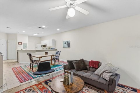 Condo in Newberry, Florida, 2 bedrooms № 2106316 - photo 11