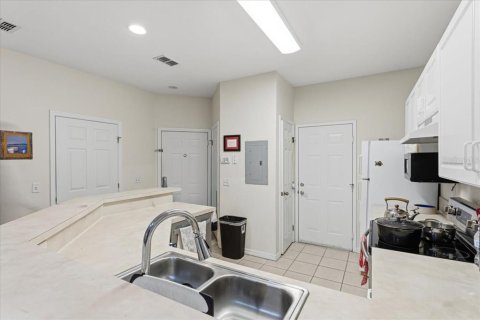 Condo in Newberry, Florida, 2 bedrooms № 2106316 - photo 4