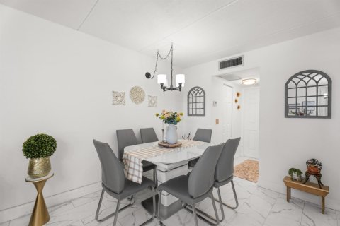 Copropriété à vendre à Palm Springs, Floride: 1 chambre, 70.98 m2 № 2177497 - photo 9