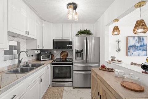 Copropriété à vendre à Palm Springs, Floride: 1 chambre, 70.98 m2 № 2177497 - photo 3