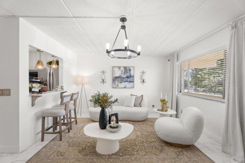 Copropriété à vendre à Palm Springs, Floride: 1 chambre, 70.98 m2 № 2177497 - photo 2