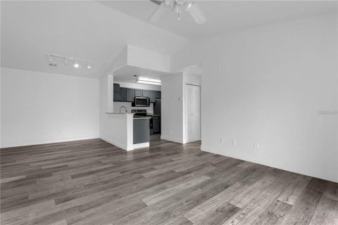 Condominio en alquiler en Orlando, Florida, 2 dormitorios, 93.18 m2 № 1913968 - foto 3