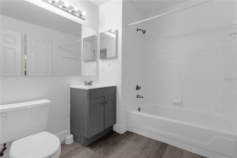 Condominio en alquiler en Orlando, Florida, 2 dormitorios, 93.18 m2 № 1913968 - foto 2