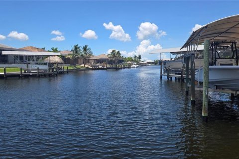 Terreno en venta en Cape Coral, Florida № 2167837 - foto 3