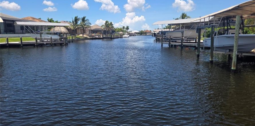 Terreno en Cape Coral, Florida № 2167837