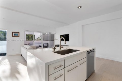 Condominio en alquiler en Miami Beach, Florida, 2 dormitorios, 127.93 m2 № 2043727 - foto 16
