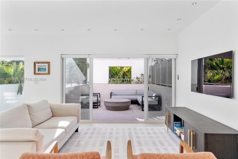 Condominio en Miami Beach, Florida, 2 dormitorios  № 2043727
