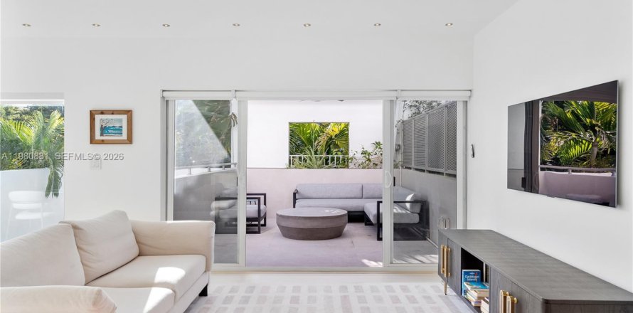 Condominio en Miami Beach, Florida, 2 dormitorios  № 2043727