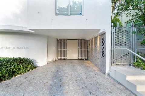 Condominio en alquiler en Miami Beach, Florida, 2 dormitorios, 127.93 m2 № 2043727 - foto 28