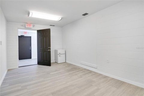 Propiedad comercial en venta en Orlando, Florida, 102.01 m2 № 2105657 - foto 18