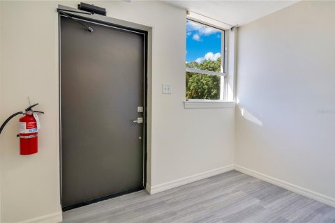 Propiedad comercial en venta en Orlando, Florida, 102.01 m2 № 2105657 - foto 17