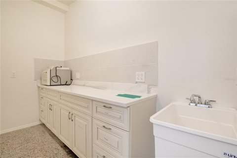 Propiedad comercial en venta en Orlando, Florida, 102.01 m2 № 2105657 - foto 9