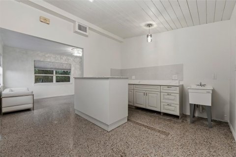 Propiedad comercial en venta en Orlando, Florida, 102.01 m2 № 2105657 - foto 8
