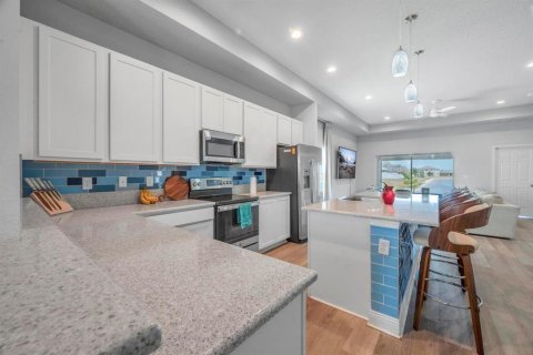 Villa ou maison à louer à St. Lucie, Floride: 3 chambres, 154.59 m2 № 2317734 - photo 2