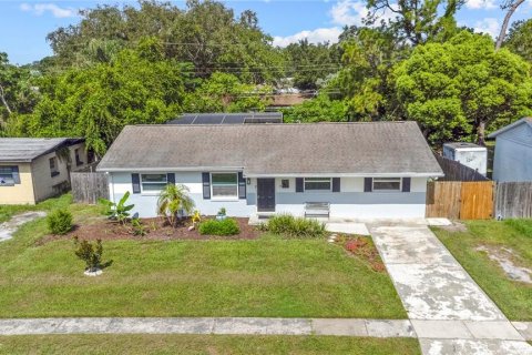 House in Orlando, Florida 3 bedrooms, 112.6 sq.m. № 2207427 - photo 2