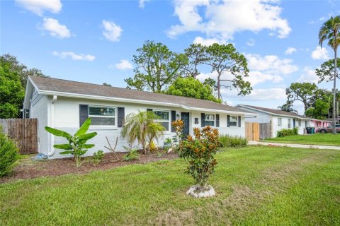 House in Orlando, Florida 3 bedrooms, 112.6 sq.m. № 2207427