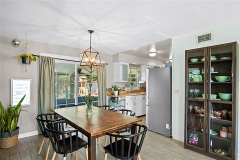 House in Orlando, Florida 3 bedrooms, 112.6 sq.m. № 2207427 - photo 8