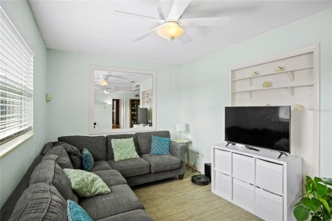 House in Orlando, Florida 3 bedrooms, 112.6 sq.m. № 2207427 - photo 7