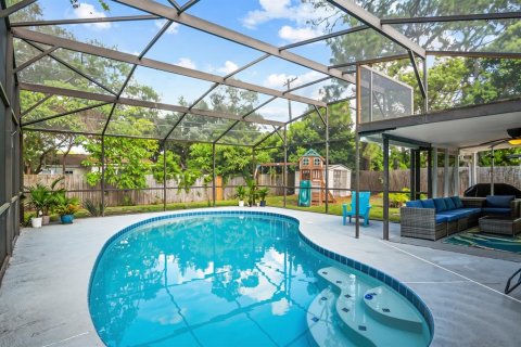House in Orlando, Florida 3 bedrooms, 112.6 sq.m. № 2207427 - photo 21