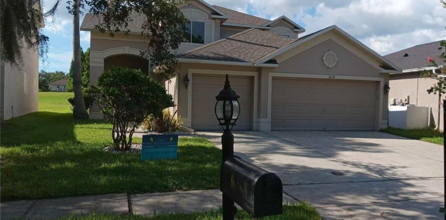 Villa ou maison à Tampa, Floride 4 chambres, 263.56 m2 № 1904256