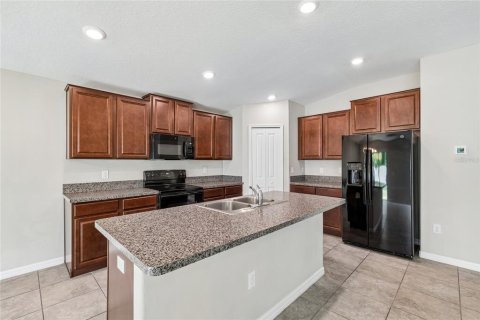 Villa ou maison à vendre à Tampa, Floride: 4 chambres, 179.77 m2 № 2223658 - photo 5
