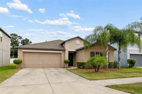 House in Tampa, Florida 4 bedrooms, 179.77 sq.m. № 2223658