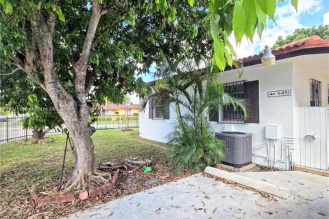 Touwnhouse à louer à Miami, Floride: 3 chambres, 176.51 m2 № 1967052 - photo 7