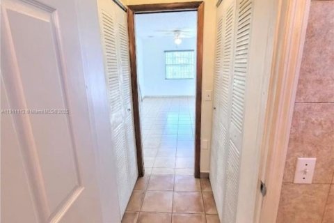 Touwnhouse à louer à Miami, Floride: 3 chambres, 176.51 m2 № 1967052 - photo 27