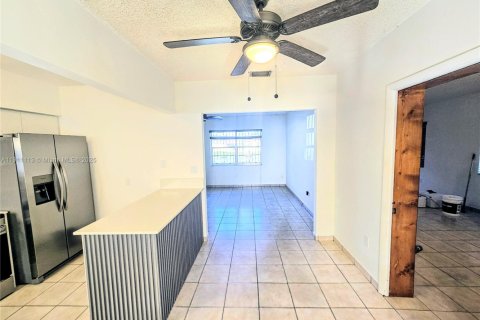 Touwnhouse à louer à Miami, Floride: 3 chambres, 176.51 m2 № 1967052 - photo 19