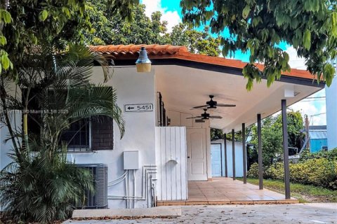 Touwnhouse à louer à Miami, Floride: 3 chambres, 176.51 m2 № 1967052 - photo 5