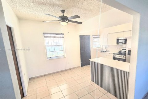 Touwnhouse à louer à Miami, Floride: 3 chambres, 176.51 m2 № 1967052 - photo 20