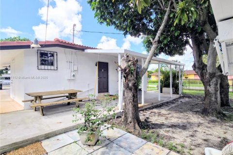 Touwnhouse à louer à Miami, Floride: 3 chambres, 176.51 m2 № 1967052 - photo 11