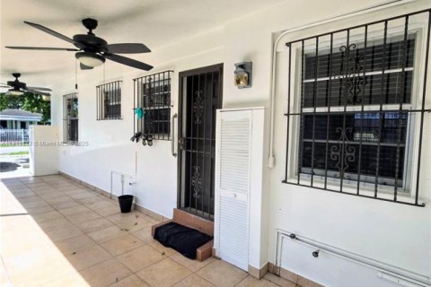 Touwnhouse à louer à Miami, Floride: 3 chambres, 176.51 m2 № 1967052 - photo 25
