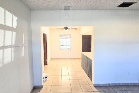 Touwnhouse à louer à Miami, Floride: 3 chambres, 176.51 m2 № 1967052 - photo 18