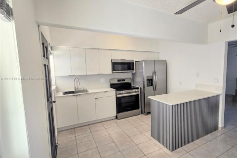 Touwnhouse à louer à Miami, Floride: 3 chambres, 176.51 m2 № 1967052 - photo 22