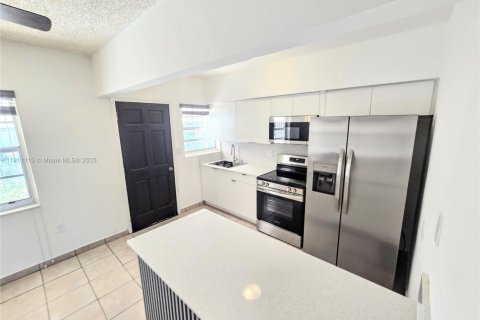Touwnhouse à louer à Miami, Floride: 3 chambres, 176.51 m2 № 1967052 - photo 21