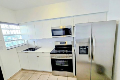 Touwnhouse à louer à Miami, Floride: 3 chambres, 176.51 m2 № 1967052 - photo 14