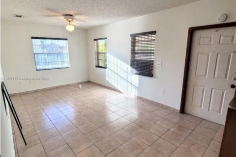 Touwnhouse à louer à Miami, Floride: 3 chambres, 176.51 m2 № 1967052 - photo 30